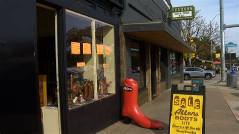 Boot wars on South Congress Avenue? Local boot shop posts 'friendly' signs in window about competition